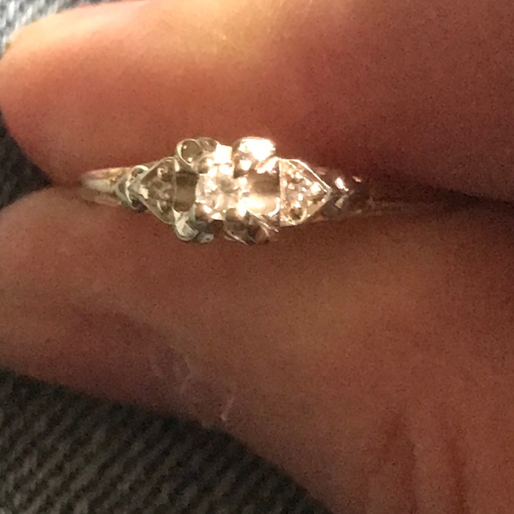 Elegant Gold Floral Ring